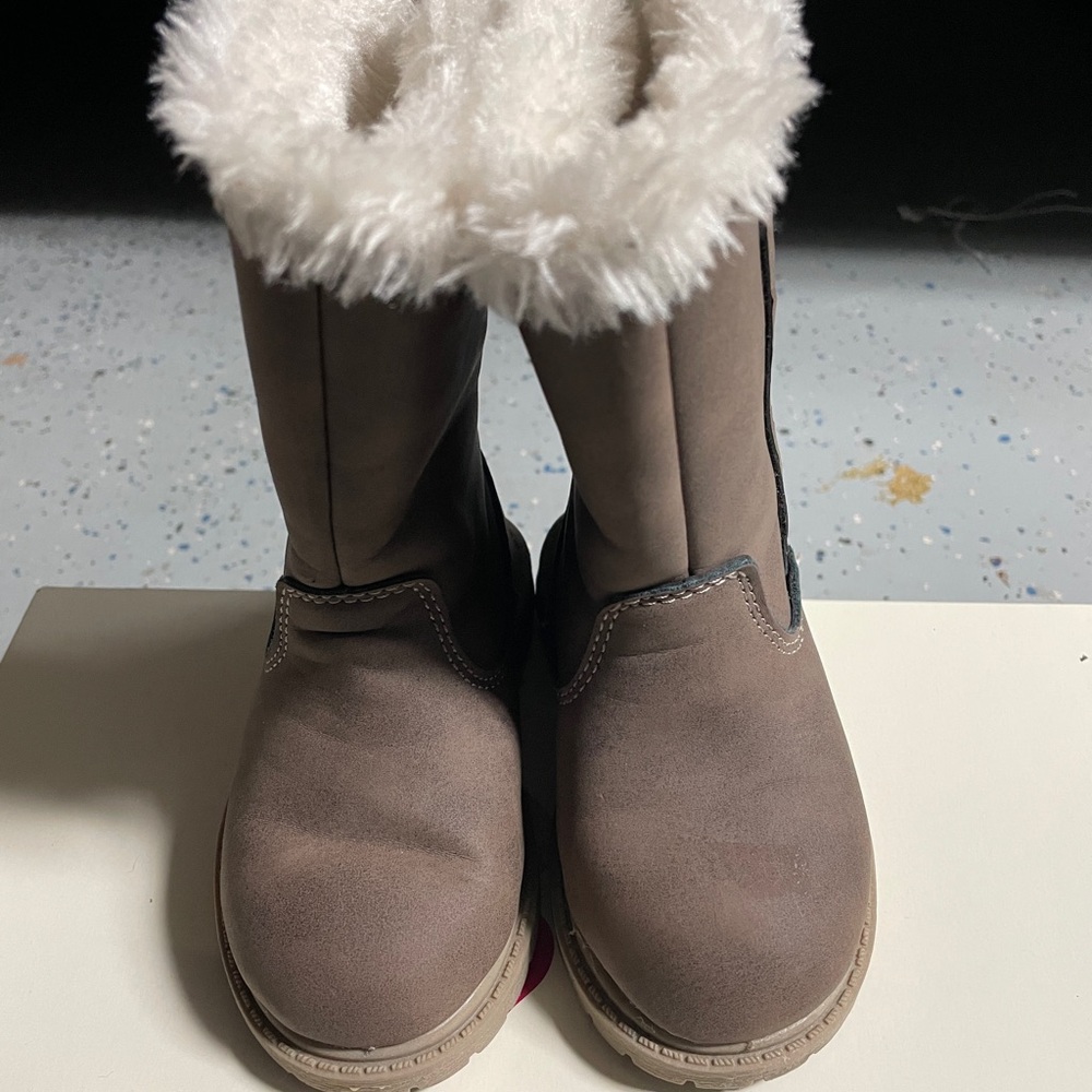 Carter's Taupe Boots with Plush White Trim Size 5 Brand New Without Tags and box
